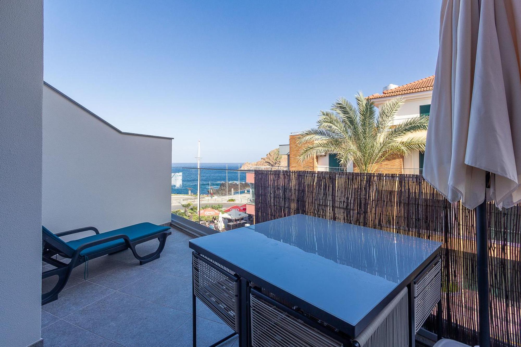 Luxury And Modern Apartment In Porto Moniz Center Luaran gambar