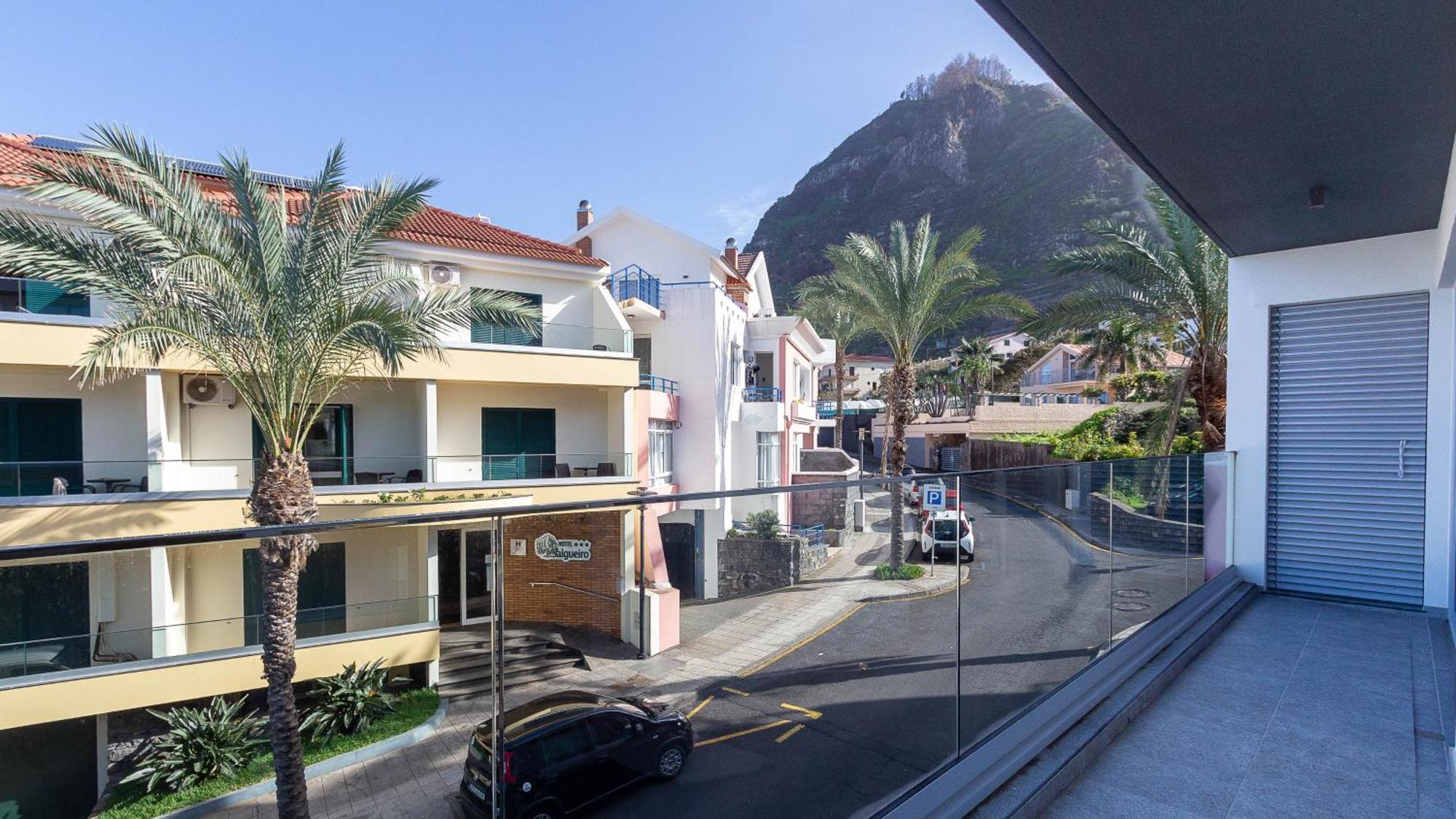 Luxury And Modern Apartment In Porto Moniz Center Luaran gambar