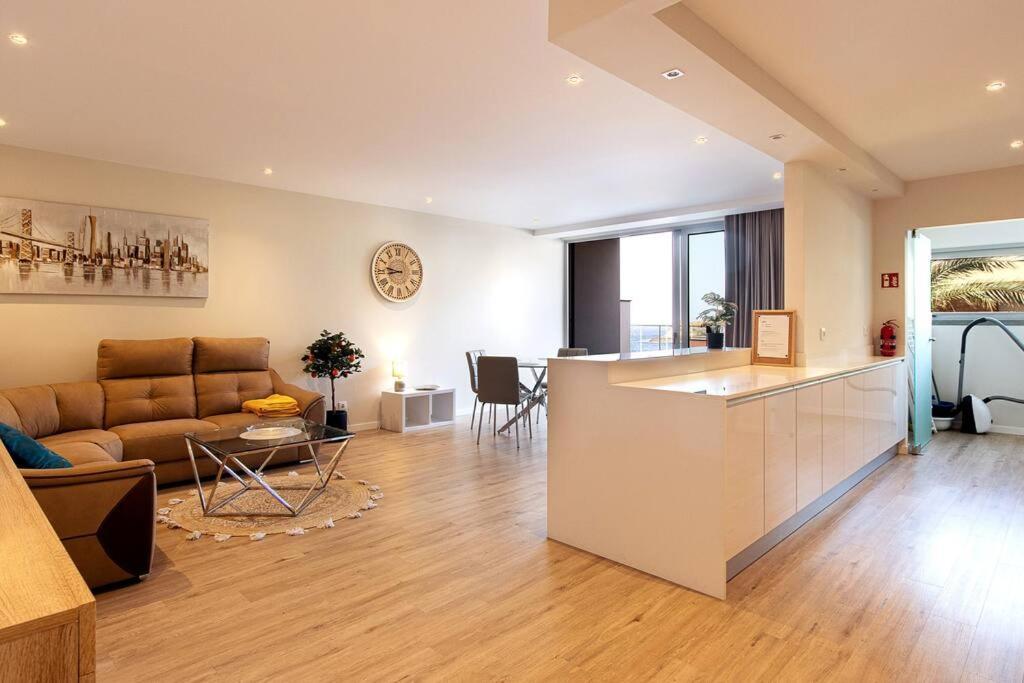 Luxury And Modern Apartment In Porto Moniz Center Luaran gambar